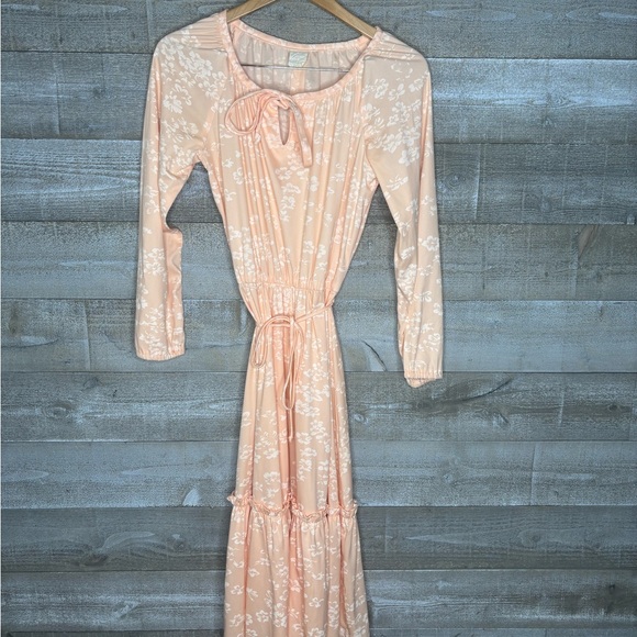 Vintage 70s peach floral tie maxi Peach Floral Maxi Dress - Picture 1 of 7
